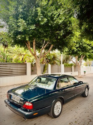 Jaguar XJ 2000