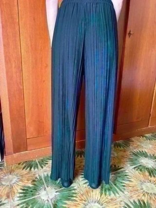 Pantaloni neri a costine vita alta