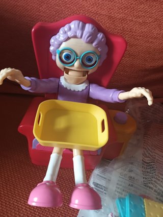 Juego No Asustes a la Abuela Bizak