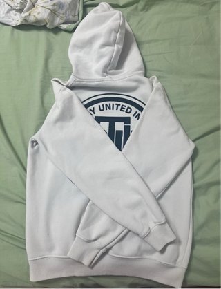 Sudadera blanca con capucha STWD (Pull & Bear)