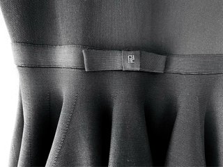 Vestido Negro Midi. Carolina Herrera. Talla S.