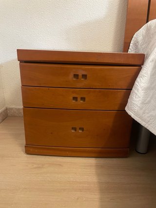 Conjunto Muebles Habitación: Cómoda y Mesita