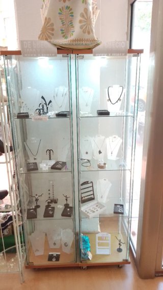 Vitrinas de cristal y madera