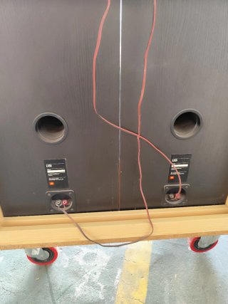 Equipo de sonido TEAC con altavoces y mueble