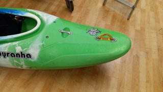 Kayak aguas bravas Pyranha Shiva + casco