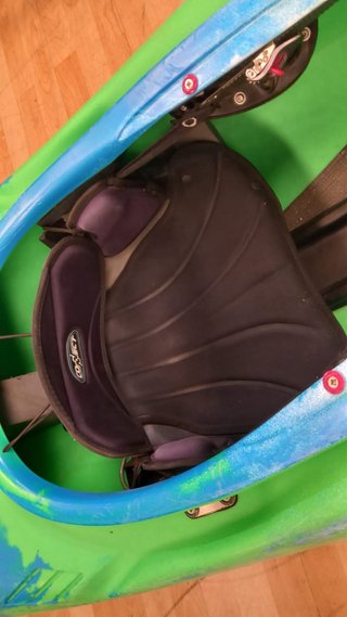 Kayak aguas bravas Pyranha Shiva + casco