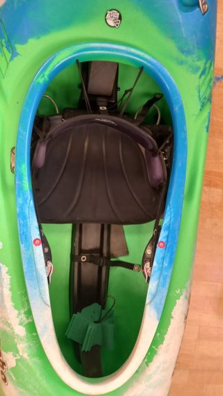 Kayak aguas bravas Pyranha Shiva + casco