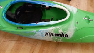 Kayak aguas bravas Pyranha Shiva + casco