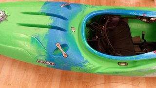 Kayak aguas bravas Pyranha Shiva + casco