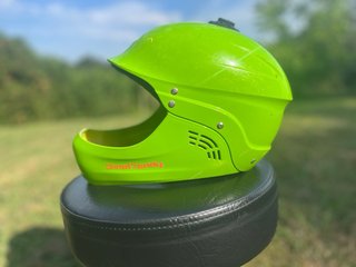 Kayak aguas bravas Pyranha Shiva + casco