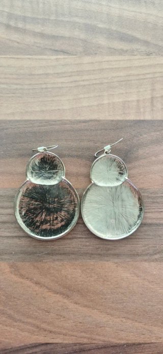 Pendientes largos dorados y negros