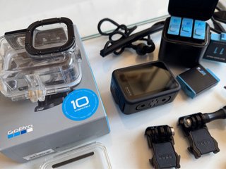 GoPro Hero 10 Black + Batterie/Accessori