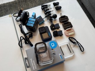 GoPro Hero 10 Black + Batterie/Accessori