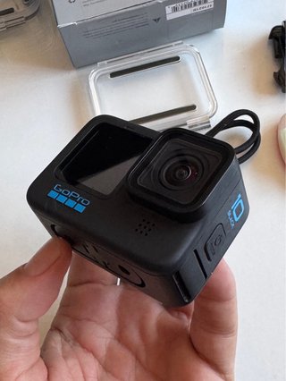 GoPro Hero 10 Black + Batterie/Accessori