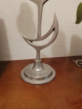 Candelabro de metal plateado