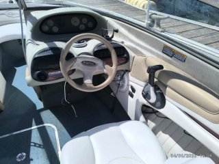 Barco Bayliner y  derecho amarre Puerto Cherry