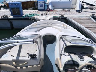 Barco Bayliner y  derecho amarre Puerto Cherry