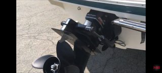 Barco Bayliner y  derecho amarre Puerto Cherry