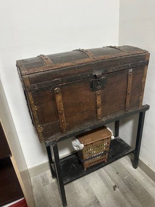 Baúl antiguo vintage madera y metal