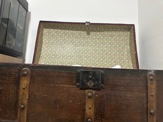 Baúl antiguo vintage madera y metal