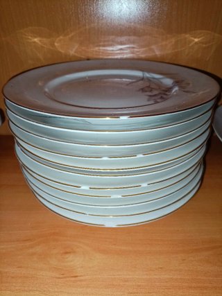 Elegante Vajilla Porcelana con Borde Oro Vintage