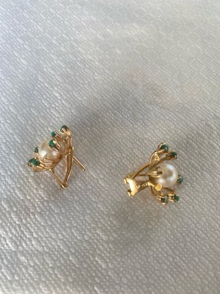 Pendientes con perlas y esmeraldas y oro