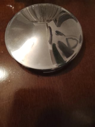 Caja de cristal antigua con tapa metálica