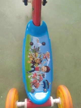 Correpasillos Chicco y Patinete Infantil