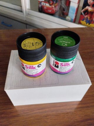 Pintura seda amarilla y verde