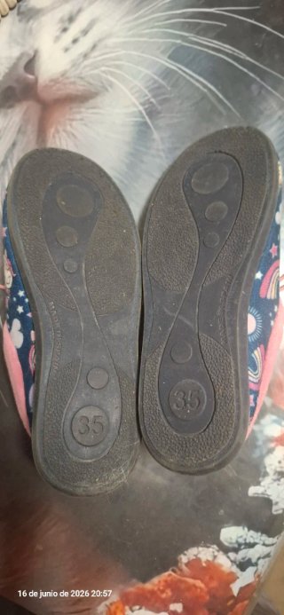Zapatillas casa niña unicornios y arcoíris
