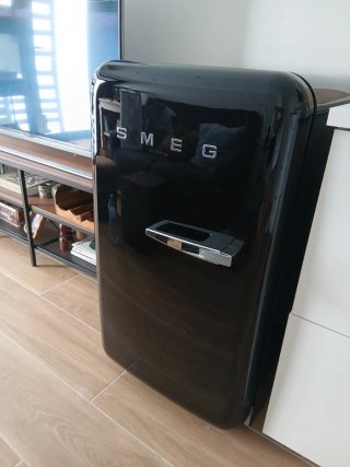 Nevera Smeg Negra  Esta en muy buen estado!