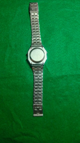 Reloj de Acero plateado estilo casio