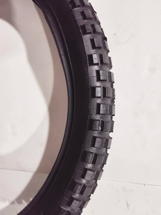 Neumático Michelin 2 1/4x19 nuevo