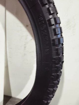 Neumático Michelin 2 1/4x19 nuevo