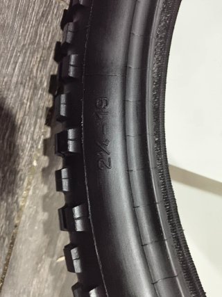 Neumático Michelin 2 1/4x19 nuevo