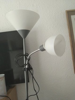 Lámpara de pie y flexo gris y blanco