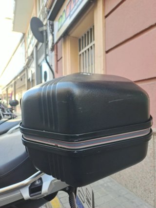 Baúl Givi Vintage Negro Plástico
