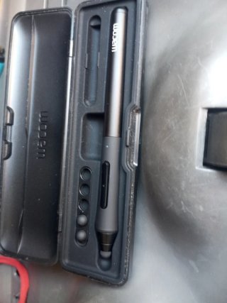 Lápiz Wacom con estuche