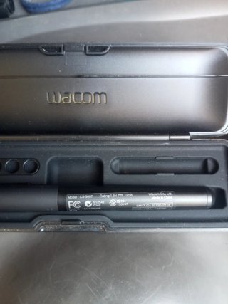 Lápiz Wacom con estuche