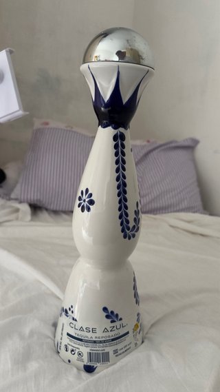 Tequila Clase Azul México vacia