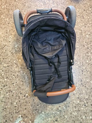 Carrito de paseo Kinderkraft negro