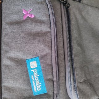 Mochila portátil gris y naranja