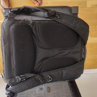 Mochila portátil gris y naranja