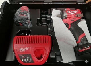NUEVO: Kit Milwaukee M12 con pistola 745 Nm