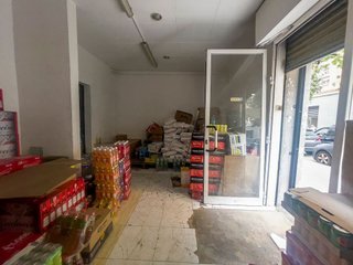 Local comercial en venta en El Turó de la Peira en Barcelona