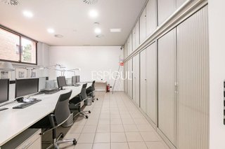 Local comercial en venta en Les Tres Torres en Barcelona