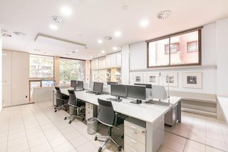 Local comercial en venta en Les Tres Torres en Barcelona