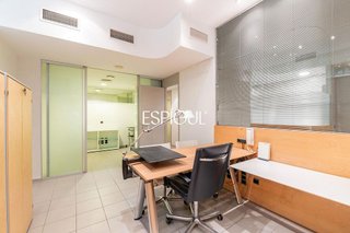 Local comercial en venta en Les Tres Torres en Barcelona