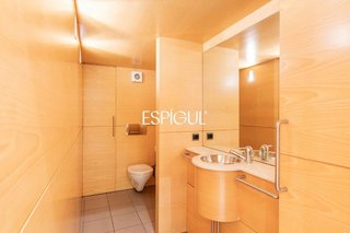 Local comercial en venta en Les Tres Torres en Barcelona