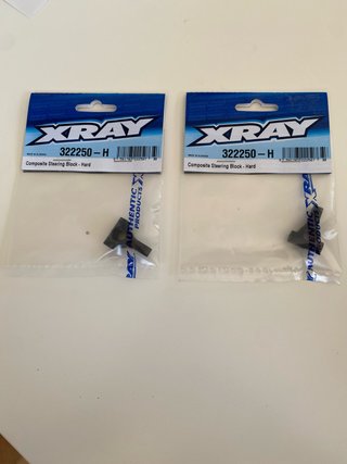 XRAY 322250-H Mangueta Dirección Hard (2und)